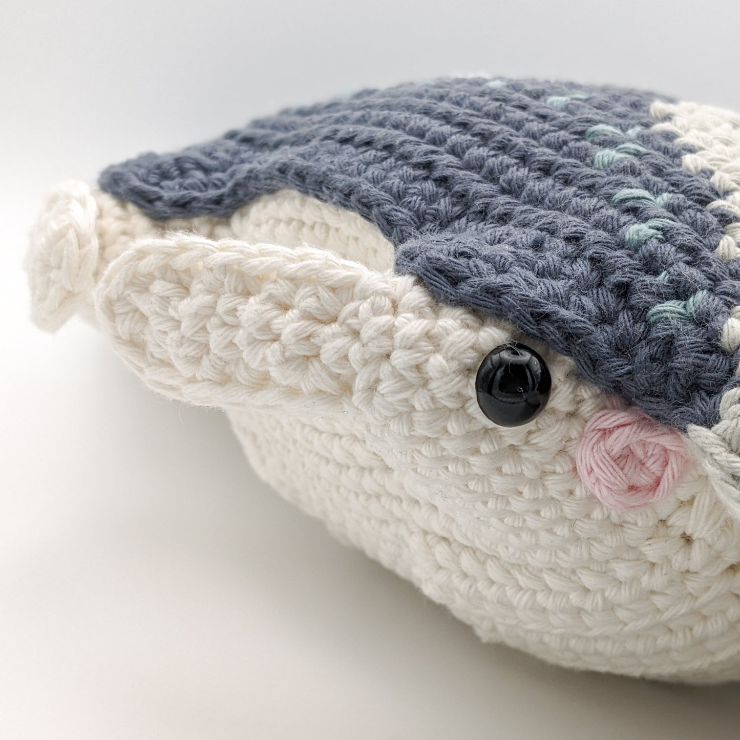 Mantarochen Kailua - Broschierte Häkelanleitung